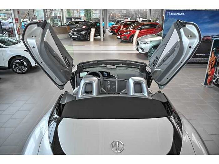 MG Cyberster E-Roadster 340PS BOSE BREMBO NAVI ACC ALCANTARA