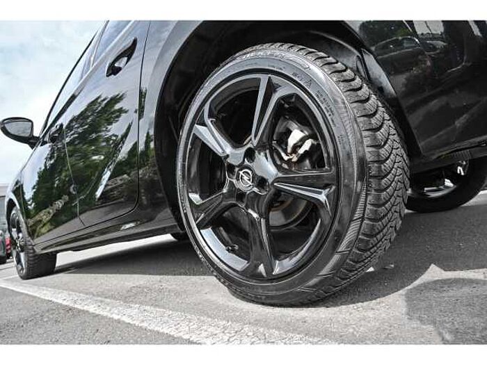 Opel Corsa 1.2(130PS)ULTIMATE AT+ALCANTARA+GJR+NAVI+PDC+I-LUX+SHZ+