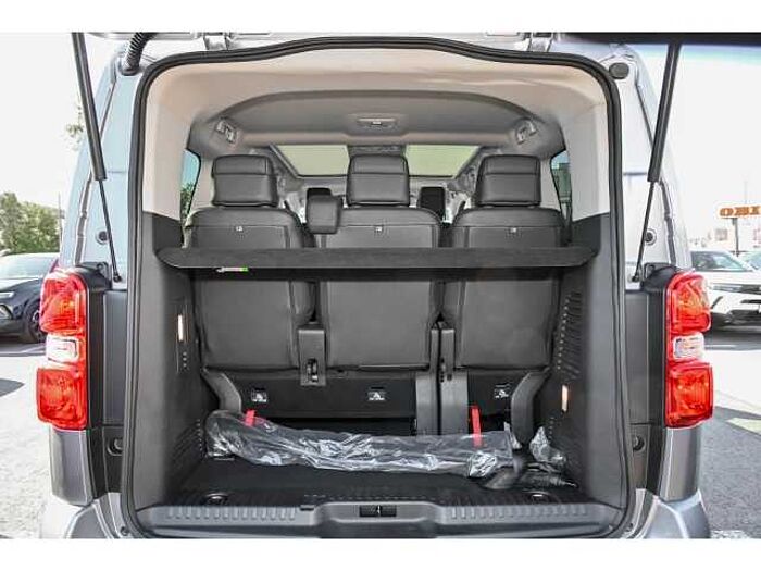 Opel Zafira Life INNOVATION AT+ERH.ZUL+AHK+GJR+P&G-PR+SH-PAKET2+