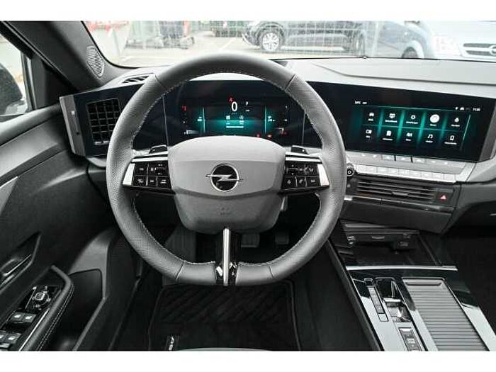 Opel Astra GS AT+NAVI+GJR+SHZ+LRH+R-KAM+2xPDC+KEYLESS+NSW+