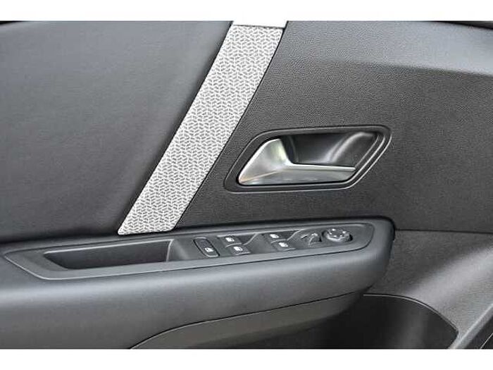 Citroen C4 PT130 SHINE S&S+AHK+BEH.WSS+SHZ+LRH+18ZOLL-LM