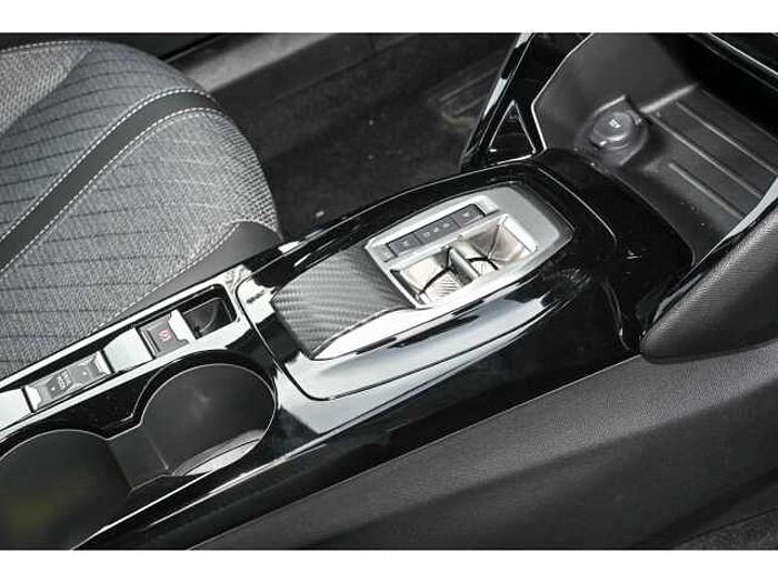 Peugeot 2008 ALLURE AT+NAVI+GJR+SHZ+2xPDC+ALU+