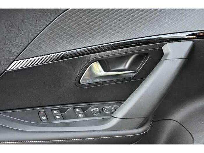 Peugeot 2008 ALLURE AT+NAVI+GJR+SHZ+2xPDC+ALU+