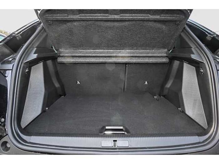 Peugeot 2008 ALLURE AT+NAVI+GJR+SHZ+2xPDC+ALU+