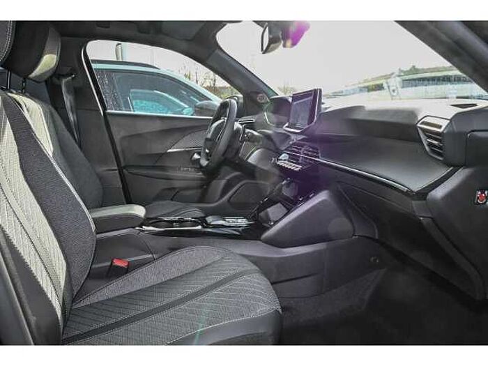 Peugeot 2008 ALLURE AT+NAVI+GJR+SHZ+2xPDC+ALU+