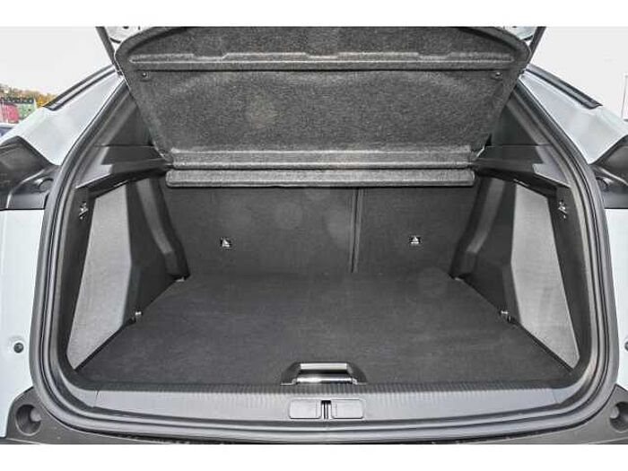 Peugeot 2008 ALLURE AT+NAVI+GJR+SHZ+2xPDC+ALU+