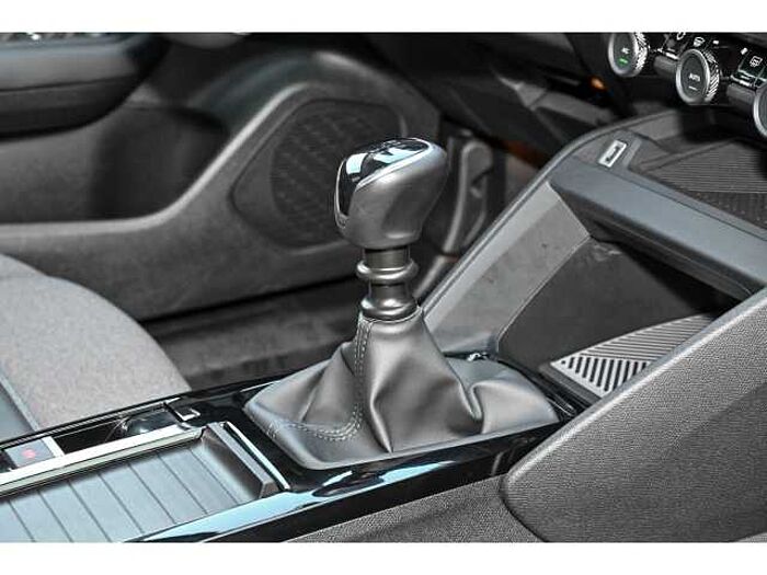 Citroen C4 PT130 SHINE S&S+NAVI+BEH.WSS+SHZ+LRH+18''ALU+