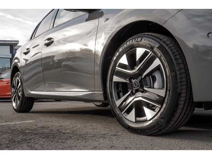 Peugeot 208 ALLURE 110 e-DSC6 HYBRID+NAVI+SHZ+ALU+360°KAM+