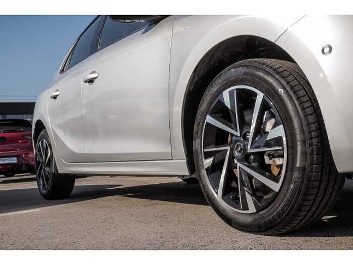 Opel Corsa 1.2 GS AT+SHZ+LRH+LED+ACC+APPLE+