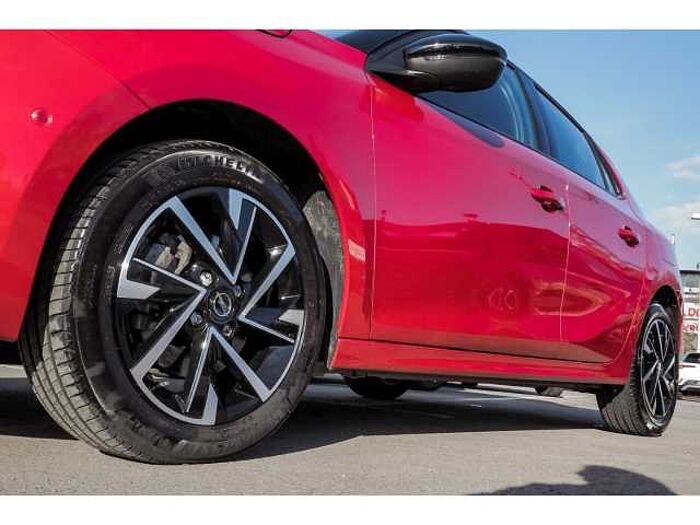 Opel Corsa 1.2 GS AT+SHZ+LRH+LED+ACC+APPLE+