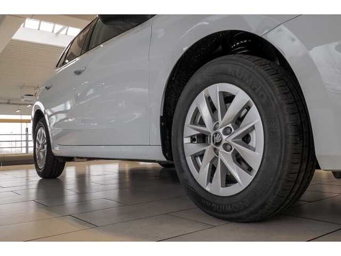 SKODA Fabia SELECTION+AT+SHZ+LRH+R-KAM+PDC+APPLE+