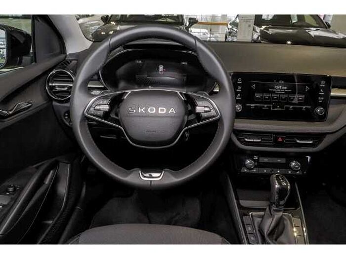 SKODA Fabia SELECTION+AT+SHZ+LRH+R-KAM+PDC+APPLE+