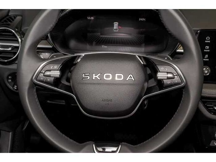 SKODA Fabia SELECTION+AT+SHZ+LRH+R-KAM+PDC+APPLE+