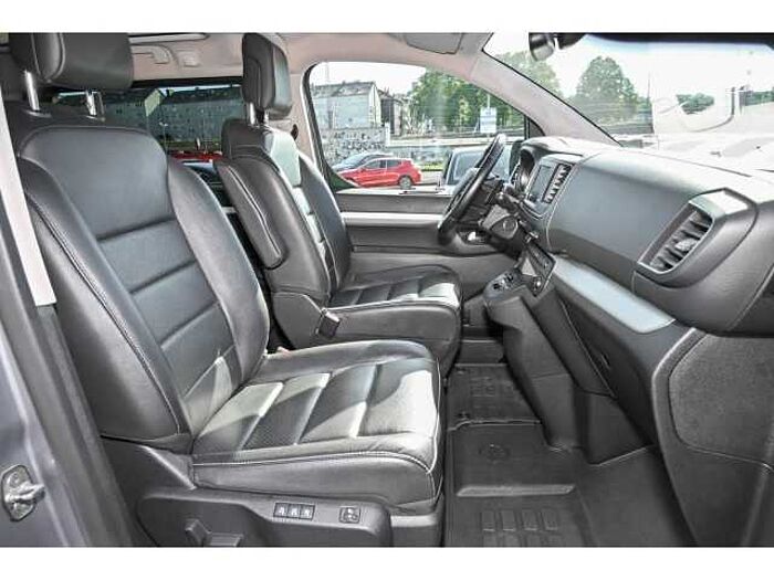 Opel Zafira Life INNOVATION AT+ERH.ZUL+AHK+GJR+P&G-PR+SH-PAKET2+