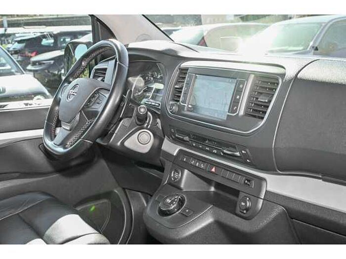 Opel Zafira Life INNOVATION AT+ERH.ZUL+AHK+GJR+P&G-PR+SH-PAKET2+