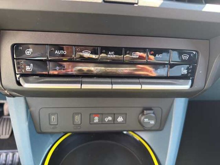 Fiat Grande Panda A PRIMA+NAVI+BEH. WSS+SHZ+LRH+2xPDC+R-KAM+KLIMAAUTO+