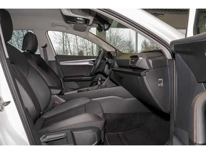 CUPRA Formentor 1.5 TSI+E.HECKK.+AHK+KEYLESS+CARPLAY+SHZ+DAB+RFK