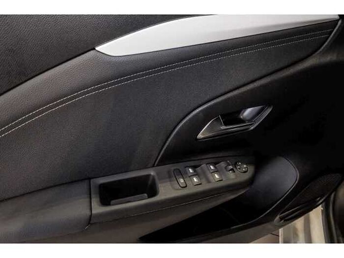 Opel Corsa GS HYBRID+NAVI+SHZ+LRH+R-KAM+TWA+KEYLESS+