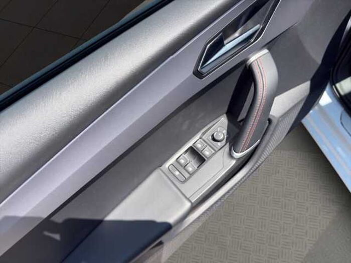 SEAT Leon FR 1.4 e-Hybrid DSG+NAVI+CARPL+R-KAM+S/LHzg+