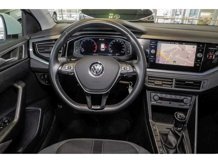 Volkswagen Polo VI Highline+NAVI+SHZ+PDC+KLIMAAUTO+CARPLAY+