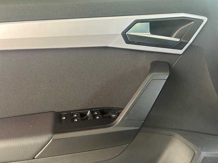 SEAT Ibiza FR 1.0 TSI+GJR+NAVI+CARPLAY+2xPDC+R-KAM+SHZ