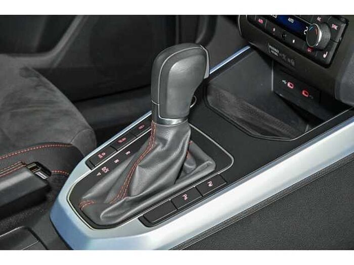 SEAT Arona FR 1.5 TSI DSG+NAV+BLIND SPOT+CARPLAY+PDC+R-KAM+