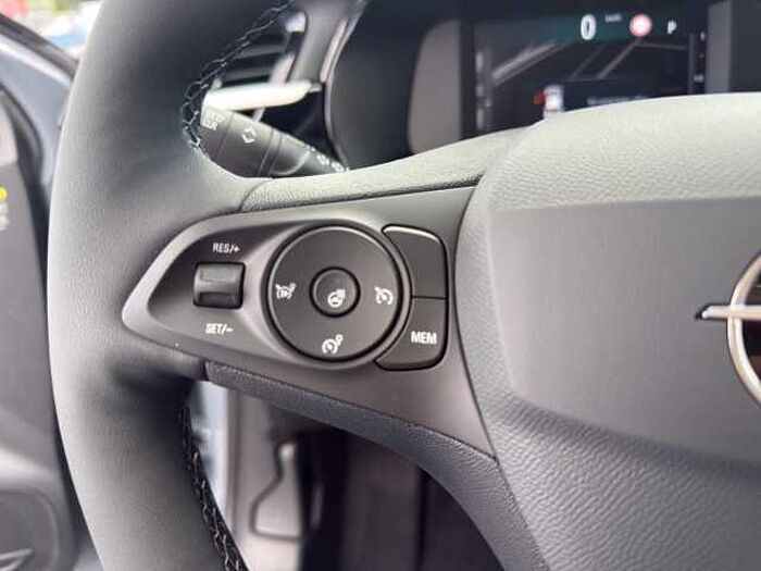 Opel Corsa GS HYBRID 110 PS AT+NAVI+TWA+R-KAM+SHZ+GJR+KEYLESS